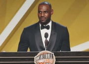 开云体育平台APP-包含魔术横扫76人，詹姆斯惊艳世界的词条