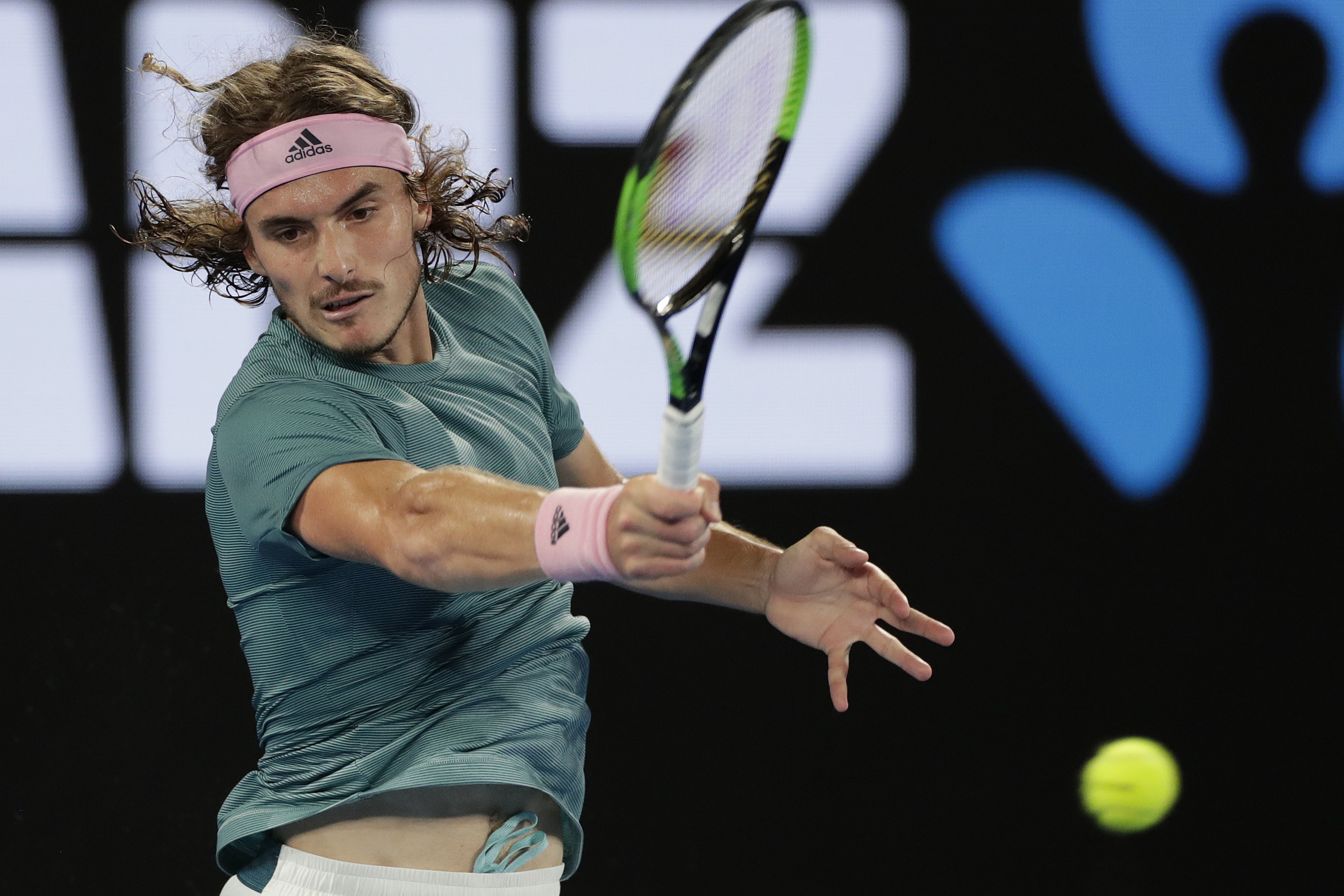 欧洲网球队险胜澳大利亚网球队，西西帕斯绝境逆转的简单介绍