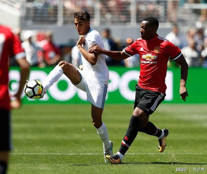 马努联中后卫发挥低迷,频频失误影响球队的简单介绍 马努联中后卫发挥低迷,频频失误影响球队的简单介绍