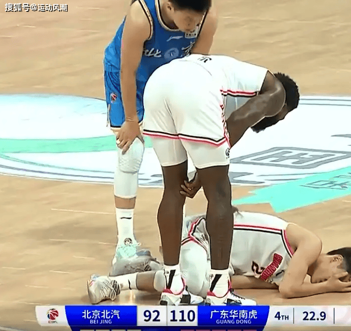 球员争扎比赛中受伤影响体能的简单介绍 球员争扎比赛中受伤影响体能的简单介绍