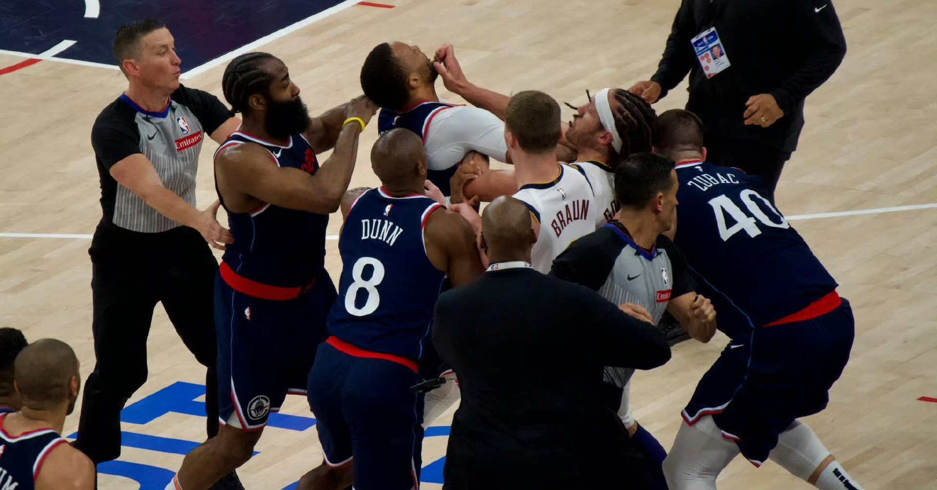 勇士队球员集体倒戈队内冲突的简单介绍