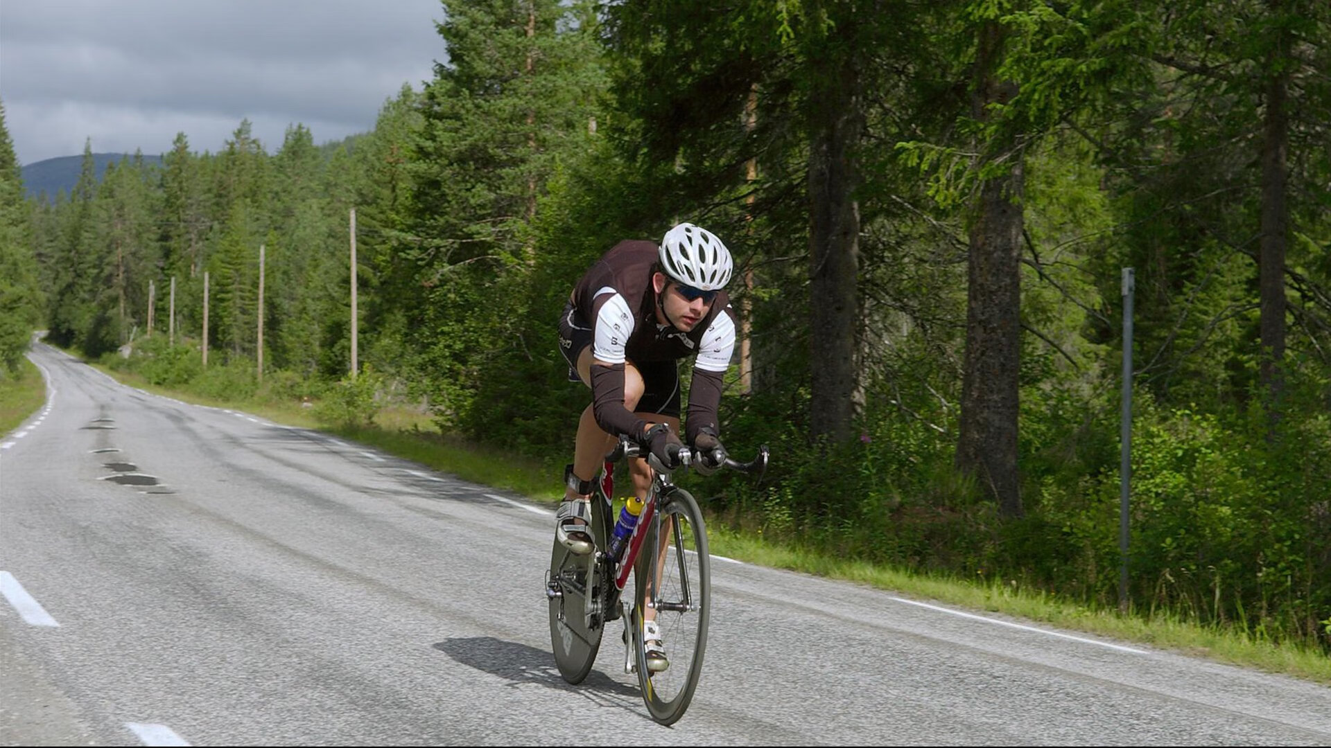 雷霆风暴席卷迈阿密，布克关键一击锁定胜局